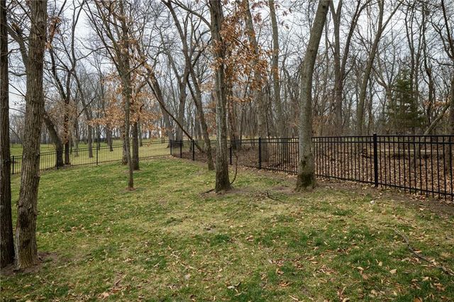 517 Southshore Drive, Lake Winnebago, MO 64034