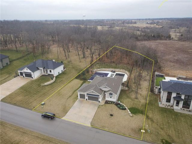 517 Southshore Drive, Lake Winnebago, MO 64034
