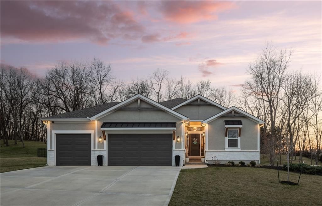 517 Southshore Drive, Lake Winnebago, MO 64034