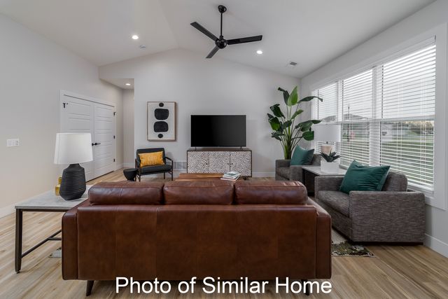 437 N 2ND Avenue, Eldridge, IA 52748