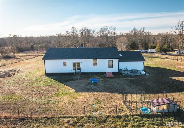 55ac. 29900 Pelican Drive, Lebanon, MO 65536