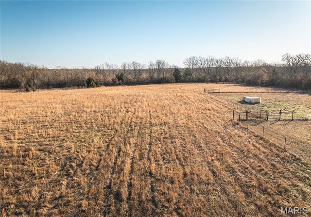 55ac. 29900 Pelican Drive, Lebanon, MO 65536