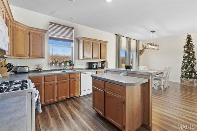 55ac. 29900 Pelican Drive, Lebanon, MO 65536