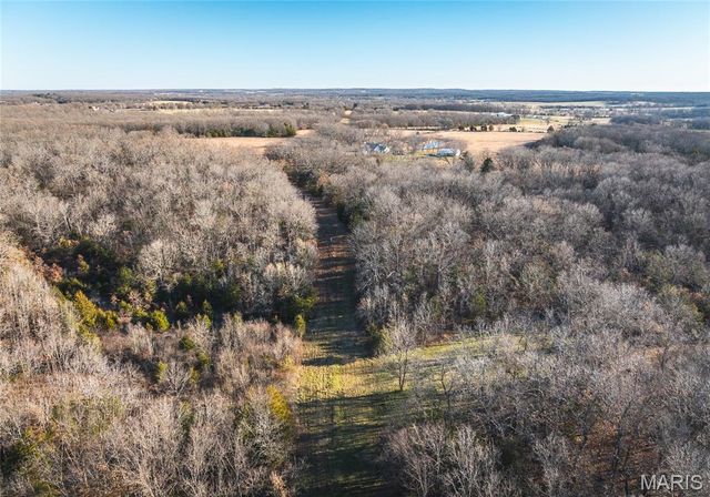 55ac. 29900 Pelican Drive, Lebanon, MO 65536