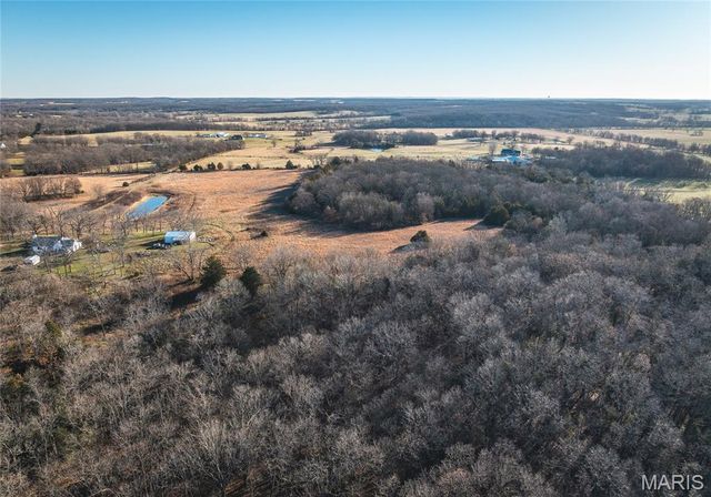 55ac. 29900 Pelican Drive, Lebanon, MO 65536