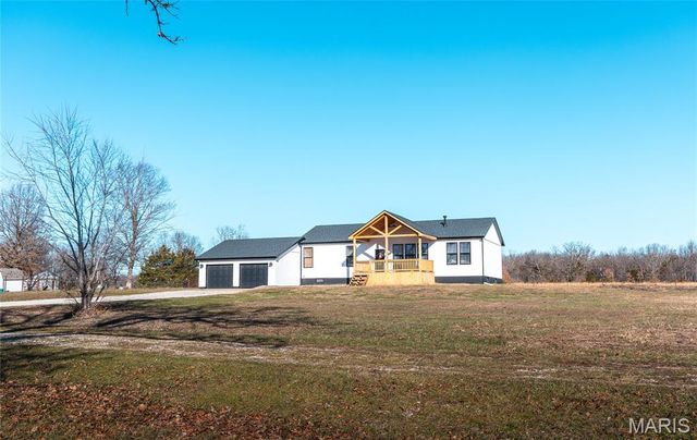 55ac. 29900 Pelican Drive, Lebanon, MO 65536