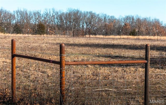 55ac. 29900 Pelican Drive, Lebanon, MO 65536