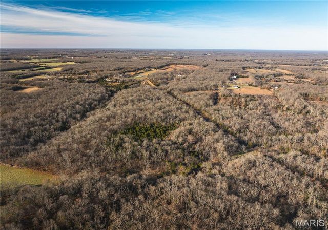 55ac. 29900 Pelican Drive, Lebanon, MO 65536