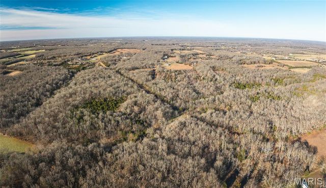 55ac. 29900 Pelican Drive, Lebanon, MO 65536