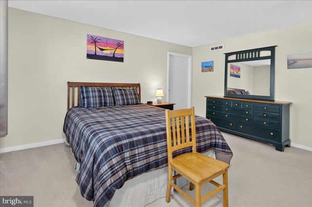 1 ACADEMY CT, Pennington, NJ 08534