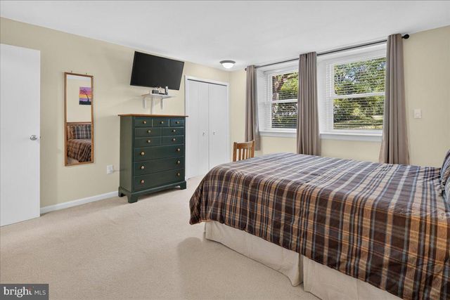 1 ACADEMY CT, Pennington, NJ 08534