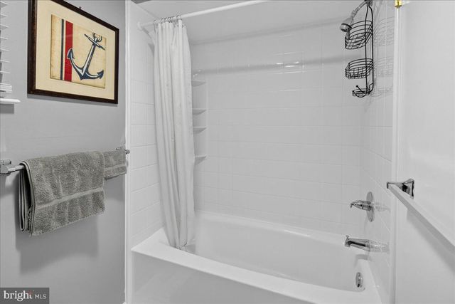 1 ACADEMY CT, Pennington, NJ 08534