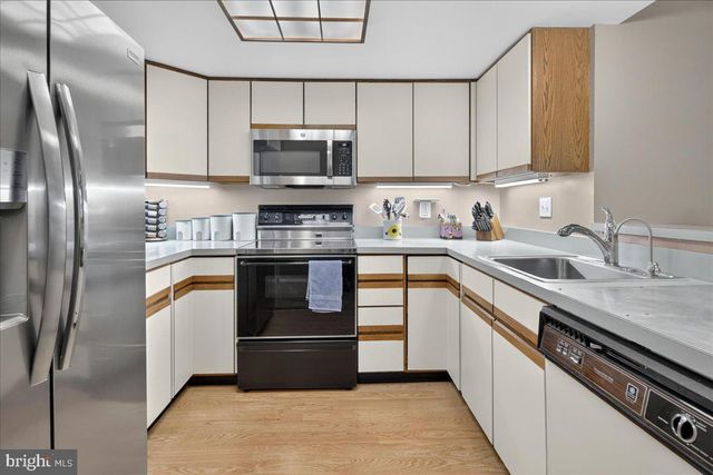 1 ACADEMY CT, Pennington, NJ 08534