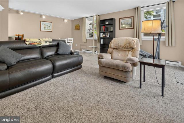 1 ACADEMY CT, Pennington, NJ 08534