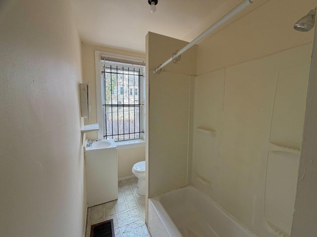 3205 PEARL ST, Philadelphia, PA 19104