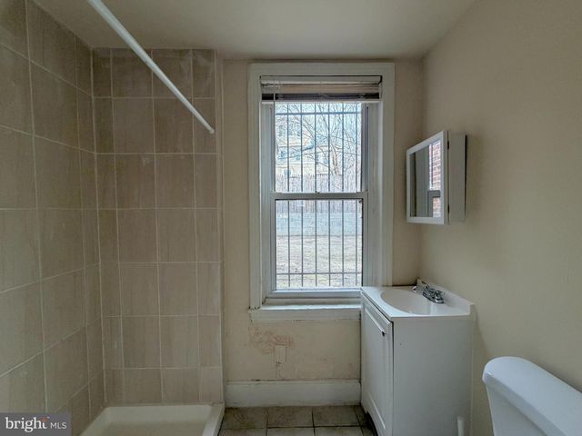 3205 PEARL ST, Philadelphia, PA 19104