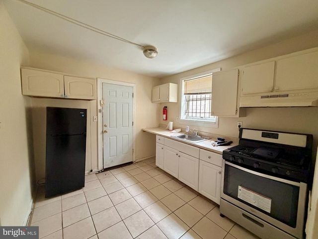 3205 PEARL ST, Philadelphia, PA 19104