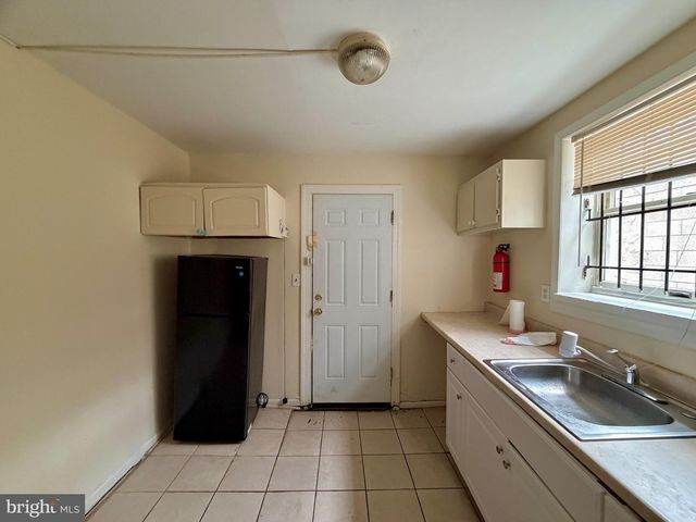 3205 PEARL ST, Philadelphia, PA 19104