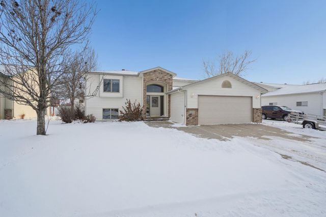 1165 7th Avenue W, West Fargo, ND 58078