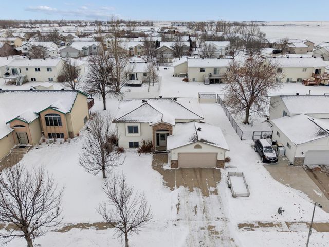 1165 7th Avenue W, West Fargo, ND 58078