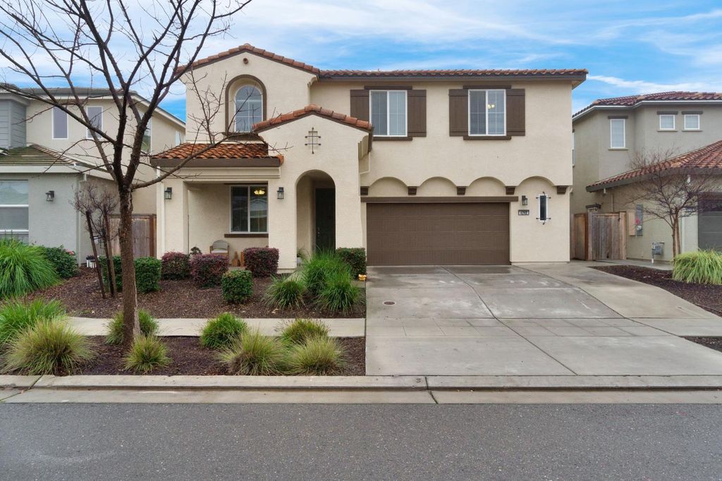 4240 Hillside Road, Madera, CA 93636