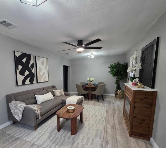 328 N Taylor Street, Gainesville, TX 76240