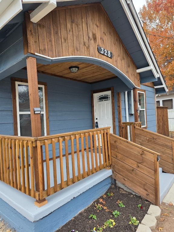 328 N Taylor Street, Gainesville, TX 76240