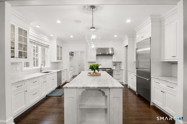 19 Thomasina Lane, Darien, CT 06820