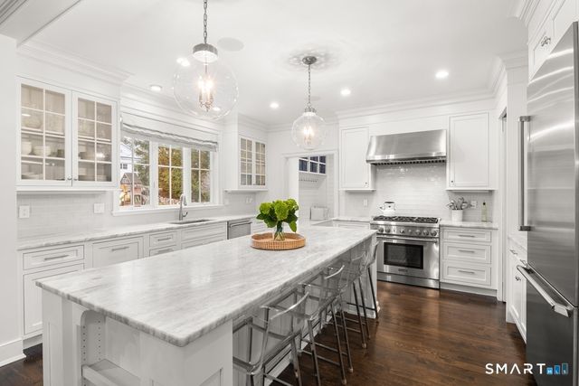 19 Thomasina Lane, Darien, CT 06820