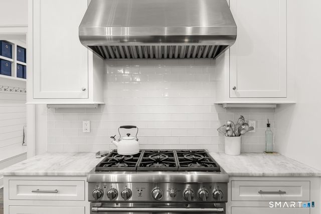 19 Thomasina Lane, Darien, CT 06820