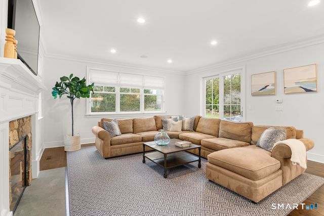 19 Thomasina Lane, Darien, CT 06820