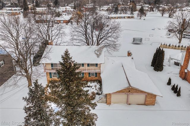 4696 Walnut Lake Road, Bloomfield Hills, MI 48301