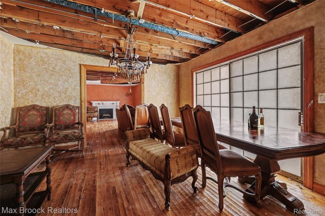 4696 Walnut Lake Road, Bloomfield Hills, MI 48301