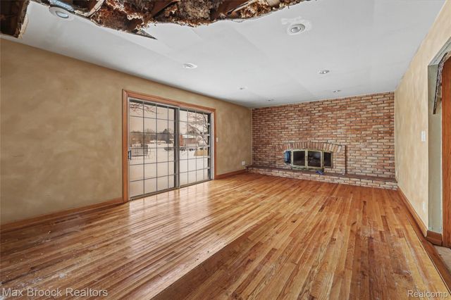 4696 Walnut Lake Road, Bloomfield Hills, MI 48301