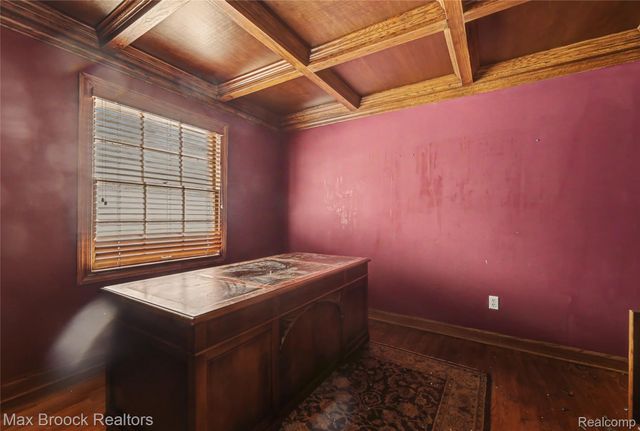 4696 Walnut Lake Road, Bloomfield Hills, MI 48301