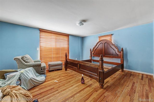 4696 Walnut Lake Road, Bloomfield Hills, MI 48301