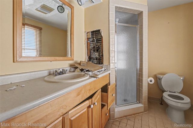 4696 Walnut Lake Road, Bloomfield Hills, MI 48301