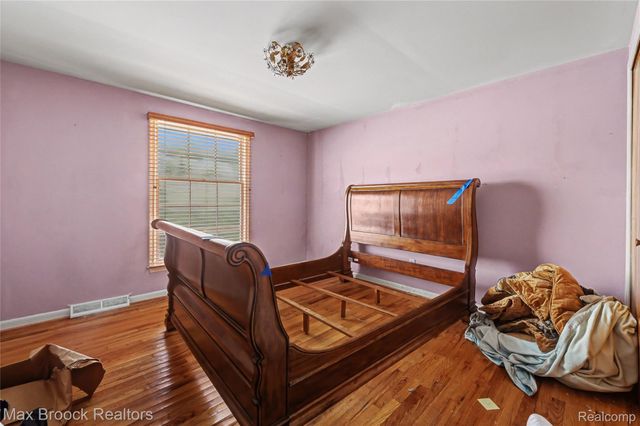 4696 Walnut Lake Road, Bloomfield Hills, MI 48301