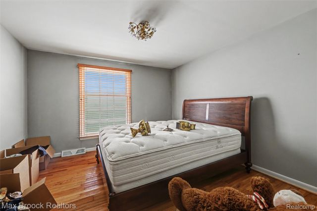 4696 Walnut Lake Road, Bloomfield Hills, MI 48301