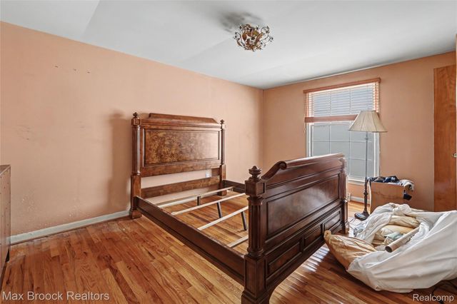 4696 Walnut Lake Road, Bloomfield Hills, MI 48301