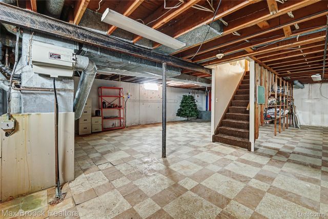 4696 Walnut Lake Road, Bloomfield Hills, MI 48301