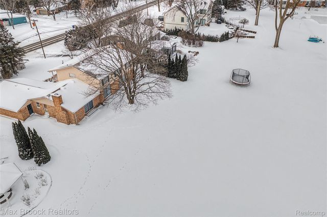 4696 Walnut Lake Road, Bloomfield Hills, MI 48301