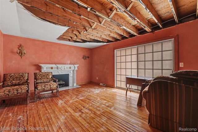 4696 Walnut Lake Road, Bloomfield Hills, MI 48301