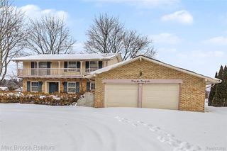 4696 Walnut Lake Road, Bloomfield Hills, MI 48301