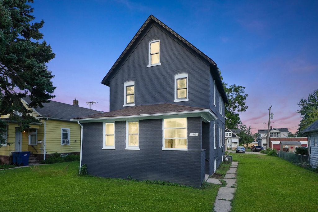 1017 MCALISTER Avenue, North Chicago, IL 60064