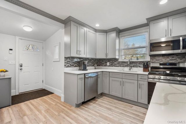 9 George Street lower, Glen Cove, NY 11542