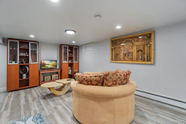 9 George Street lower, Glen Cove, NY 11542