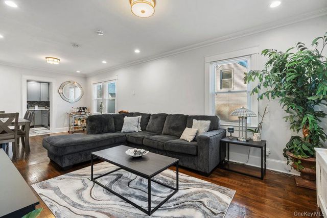 9 George Street lower, Glen Cove, NY 11542