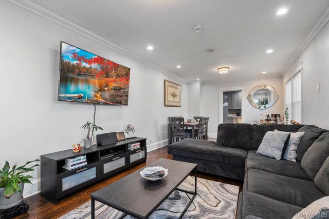 9 George Street lower, Glen Cove, NY 11542