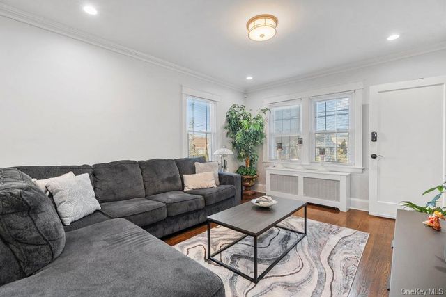 9 George Street lower, Glen Cove, NY 11542